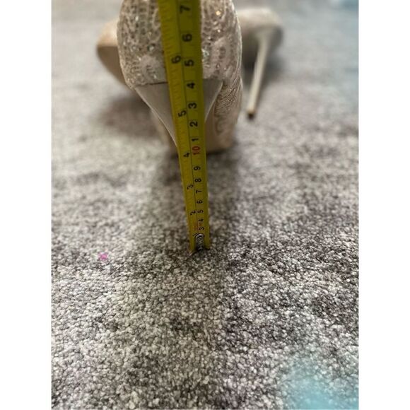 Women’s Lace Heels - Picture 16 of 17